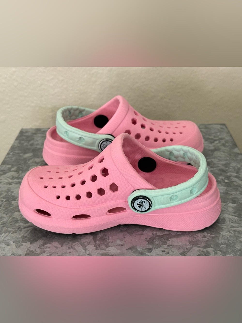 Kids Joybees Pink Clog with Mint Heel Strap Harper Sandal, Size 6/7 - Picture 6 of 8